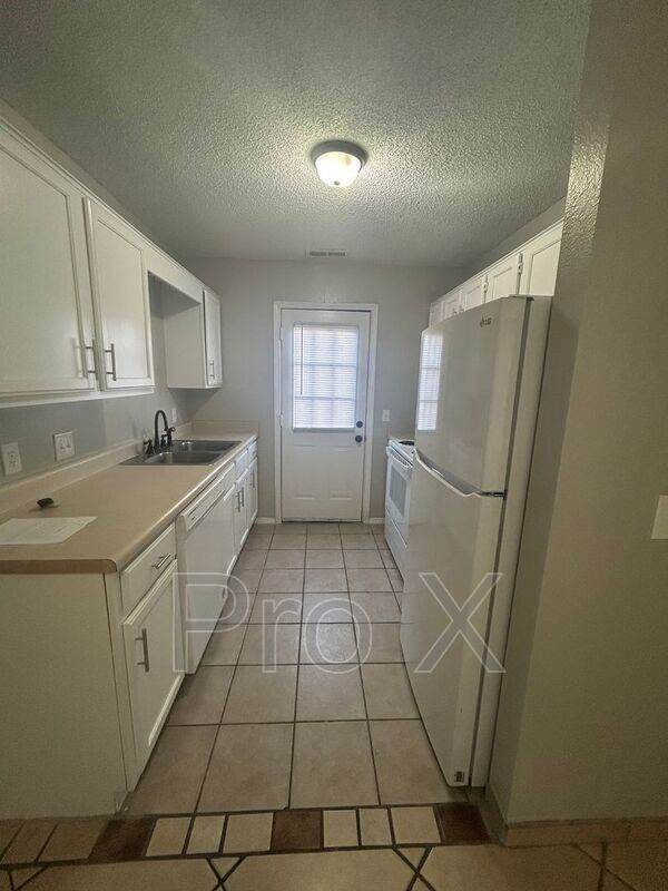 Photo - 3403 SW Victoria Pl Unidad Apt 2