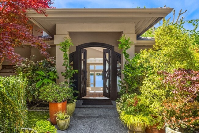 Photo - Luxury Mercer Island Retreat | Lake Views & Minutes to Seattle!!!