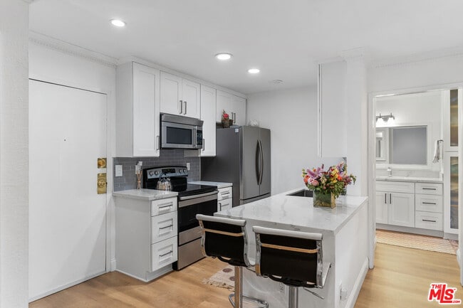 Building Photo - 1351 N Orange Dr Unit 102