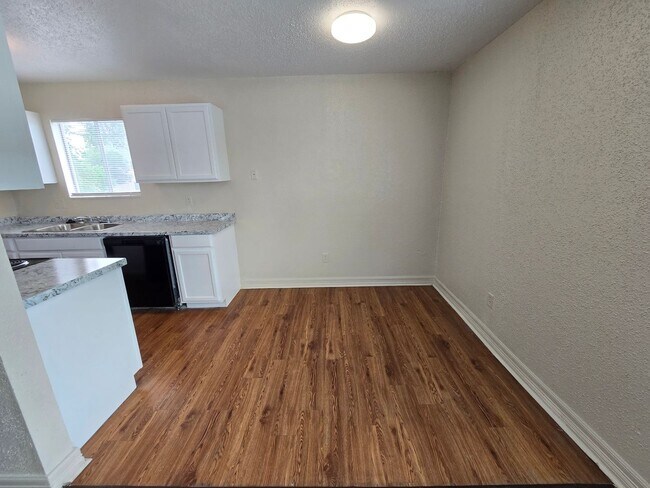 Photo - 4200 Boyett St Unit 1