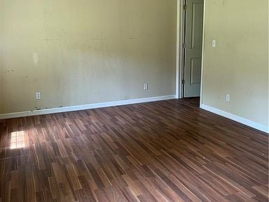Building Photo - 55 Pell Dr