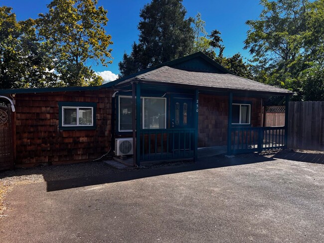 Building Photo - Charming Home for Rent