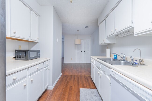3200 John Hinkle Pl