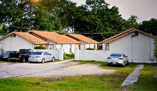 Vista de calle para unidad de apartamento de una sola planta dentro de un edificio cuádruplex - 9927 Byrnes Rd Unidad 7