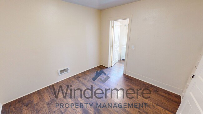 Photo - 114 N Touchet St Unit #1