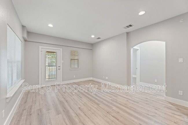 Building Photo - 13609 Pinnacle Cir W Unit Apt 1105