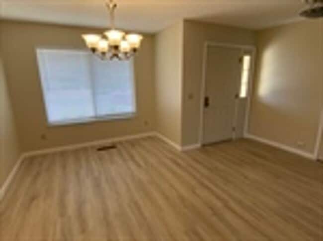 Photo - 8835 Hood Mountain Cir