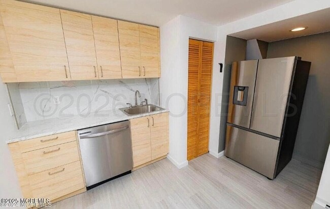 10 Walters St
