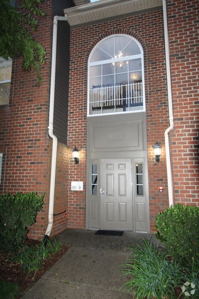 Building Photo - Don’t miss your chance to make it yours! Unit 201 Rental