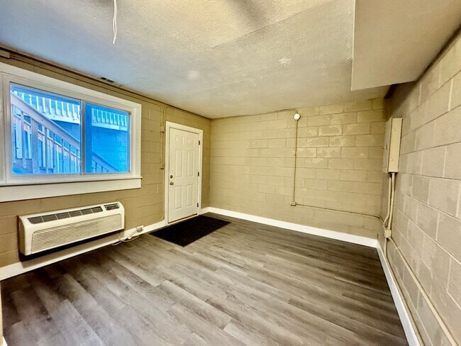 401 N Maple St Unit 11
