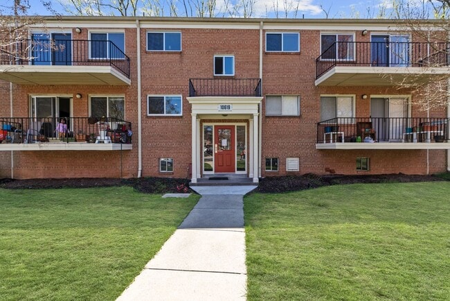 Building Photo - 2BD/2BA- Bethesda Condo in Parkside Community - Utilities Included Unit #201