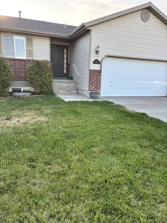 Photo - 1992 N 1400 W House