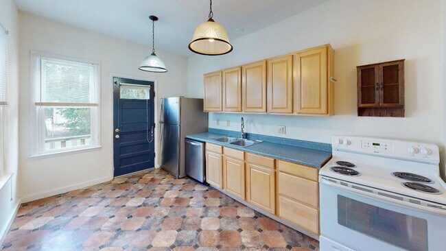 160 E Maynard Ave