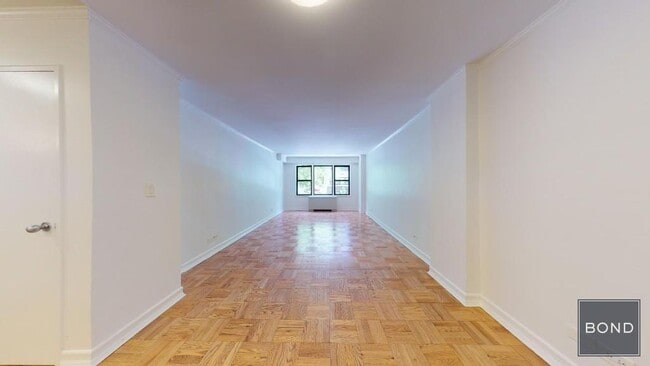 Building Photo - 220 E 63rd St Unit 1G
