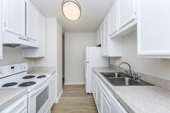 North Bonita Apartments