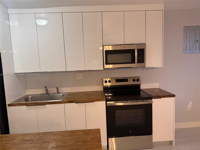 Photo - 2233 NE 173rd St Unit Back