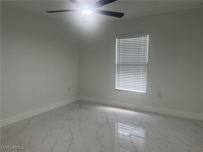 Building Photo - 2403 Dogwood Ave S