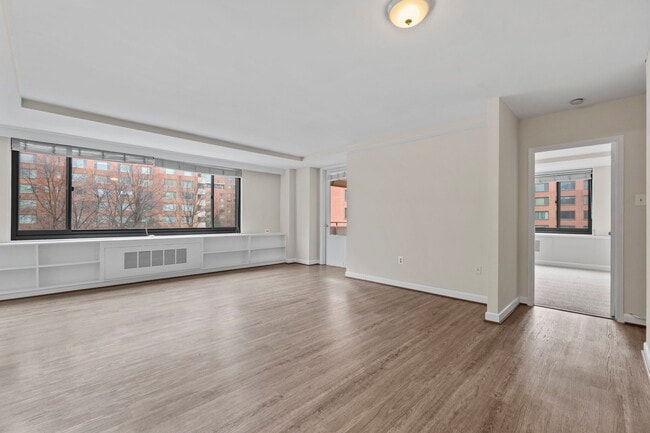 Main living area - 1011 Arlington Blvd Unit 507