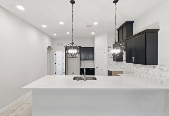 Photo - 2413 Tony Harper St