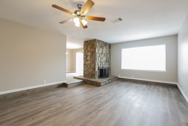 Photo - 8116 Eginton Ave