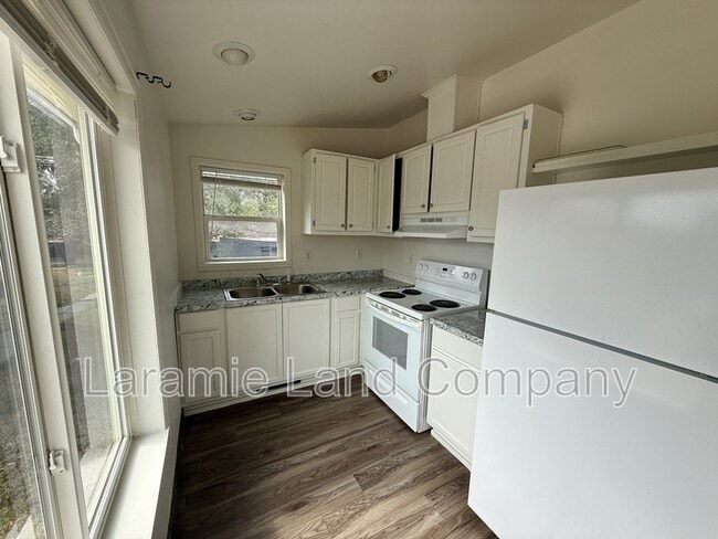 Photo - 388 N Buchanan St