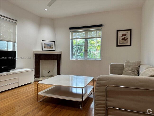 Building Photo - 920 Euclid Ave Unit 2 Rental