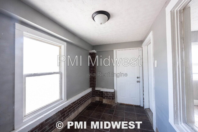 Photo - 2201 E New York St Unit B