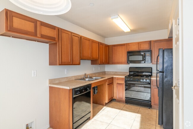 1BR, 1BA - 650SF - Kitchen