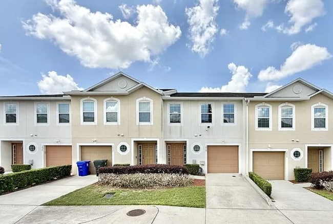 Building Photo - 3824 Exeter Ln