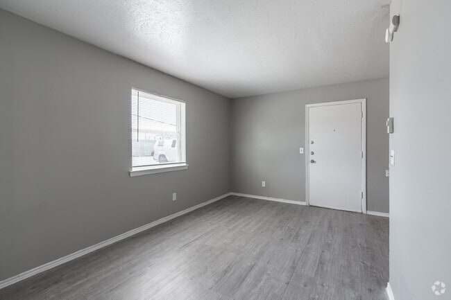 1BR, 1BA - 608SF - Living Room