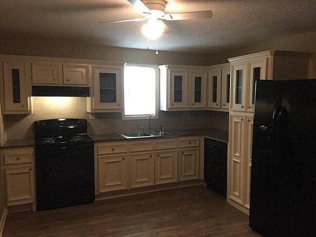 Photo - 306 E 32nd St