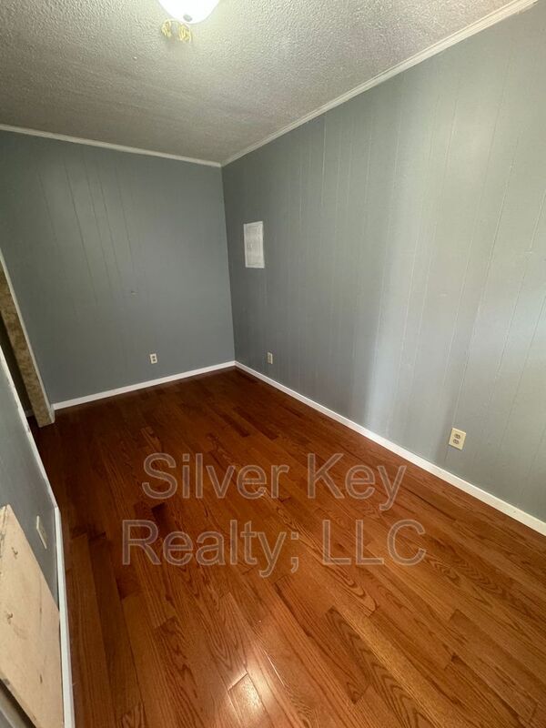 Photo - 2335 Hwy 411