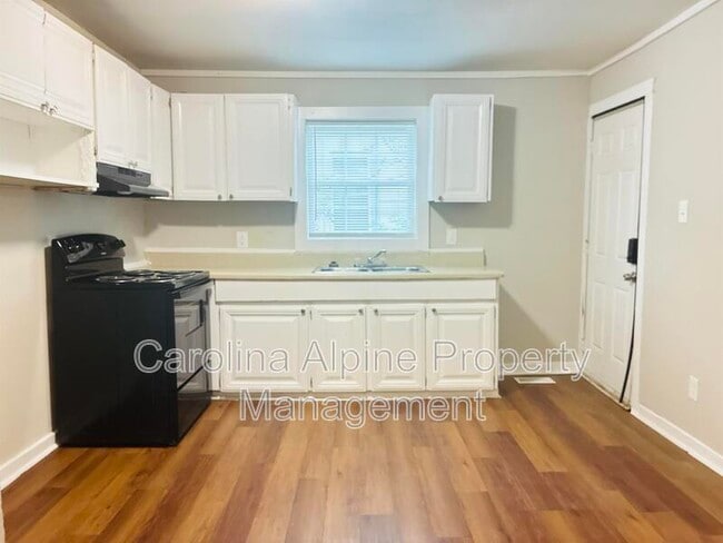 Photo - 403 S Yates St