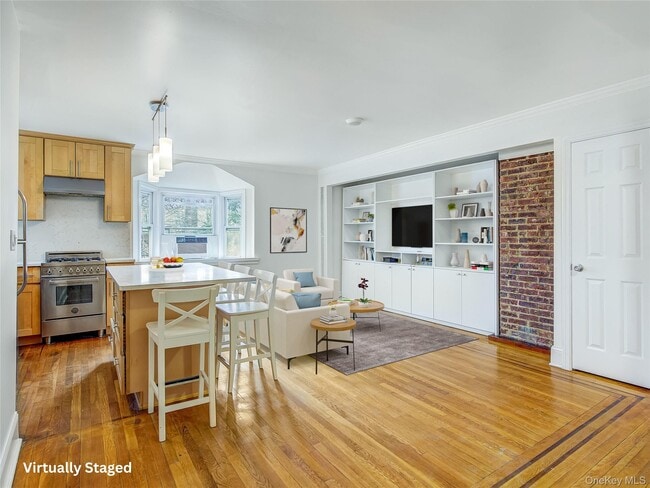 Building Photo - 33-30 70th St Unit 2