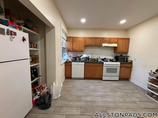 Photo - 194 Kelton St Unit 2