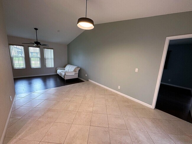 Photo - 5052 Woodstone Cir N