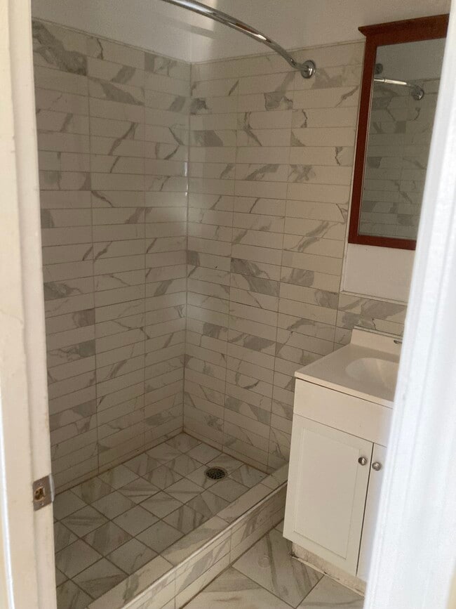 Photo - 916 Maple St