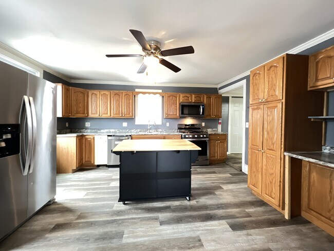 Photo - 2443 Division St