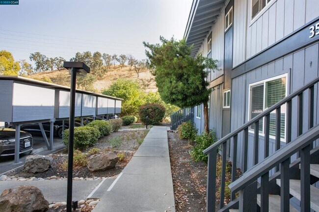 Photo - 353 Masters Ct