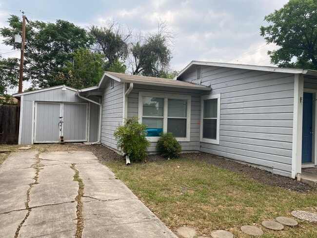 Photo - Welcome to this charming 2-bedroom, 1-bathroom house located in the heart of San Antonio, TX.