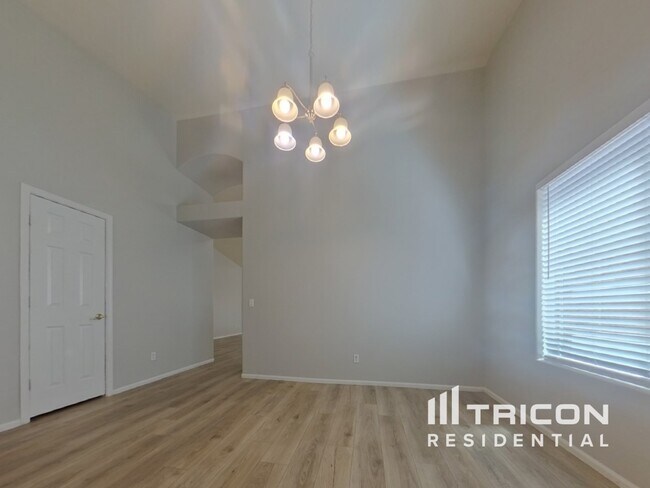 Photo - 12382 W Hopi St