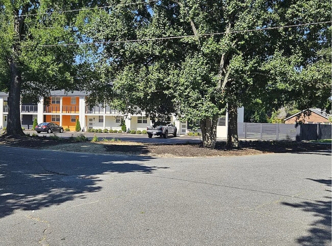 Photo - Country Club Apartments