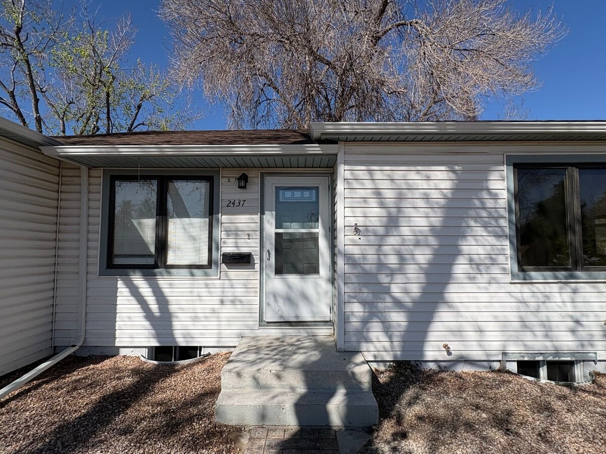 Photo - Spacious & Clean 4Bd. 1Ba Home on Quiet Street