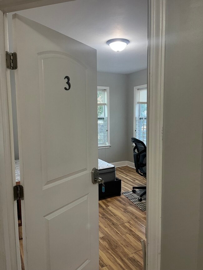 Photo - Fully-Furnished Rooms for Rent