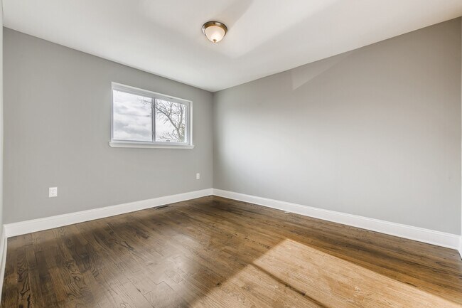 Photo - 1330 Halstead Rd