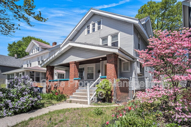 Photo - 1321 Bemis St SE