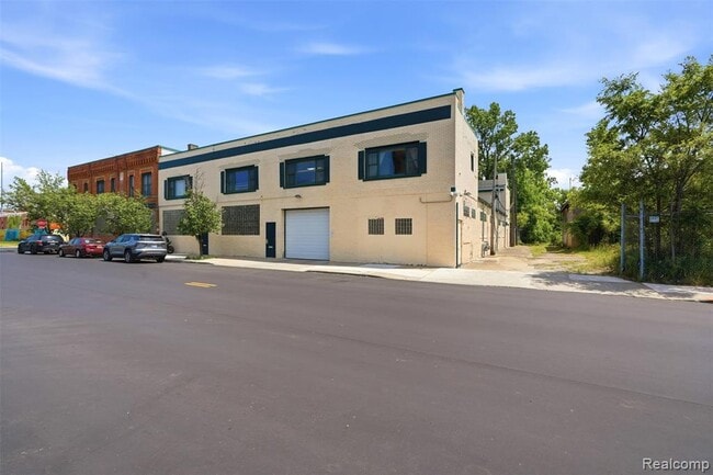 Photo - 436 E Milwaukee Ave