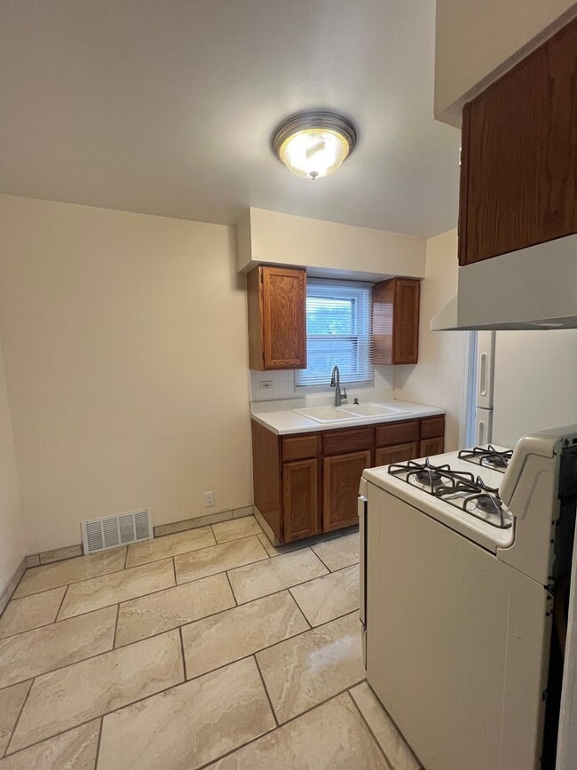 Photo - 192 N Smith St