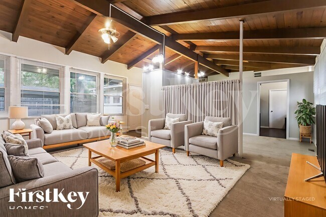 Photo - 4913 Victoria Rd