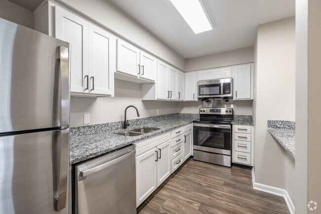 1BR, 1BA - 675SF - Kitchen